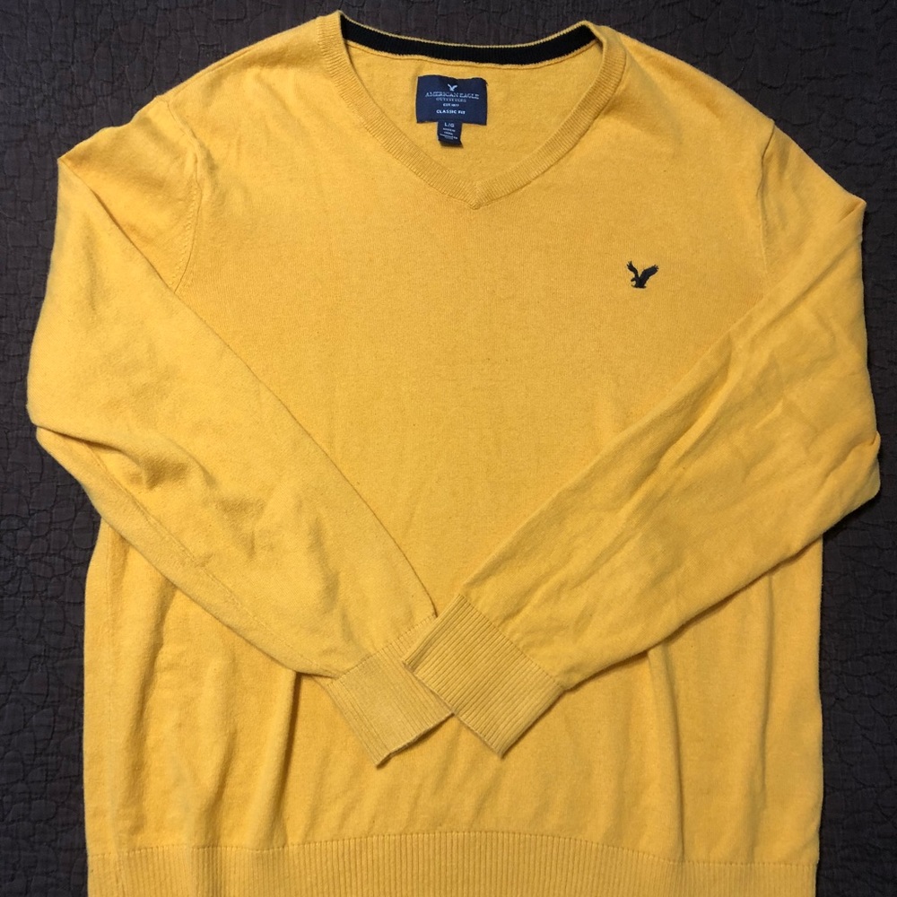 Men’s v-neck sweater